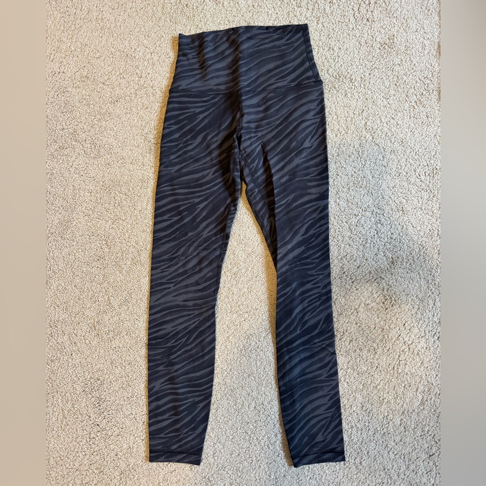 Lululemon Align Leggings 25” Size 2 in Le Tigre Deep Coal Multi/Zebra Print